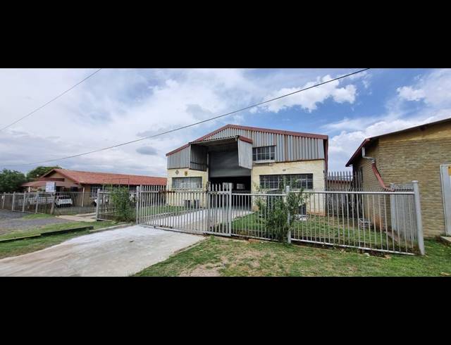 3,674M² WAREHOUSE FOR SALE IN AUREUS